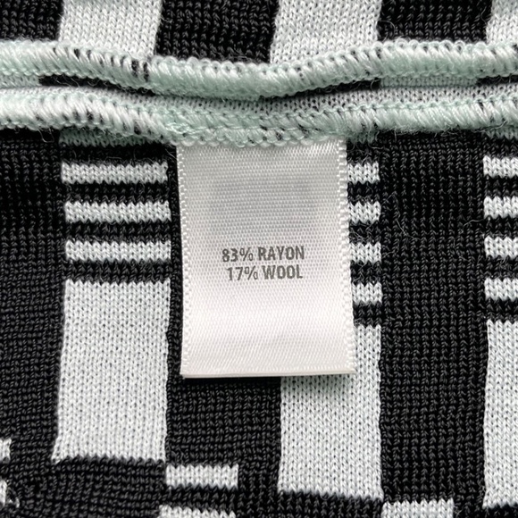 St. John Gray Black Knit Fit & Flare Dress Rayon Wool Printed Boat Neck size 12 - Picture 8 of 11